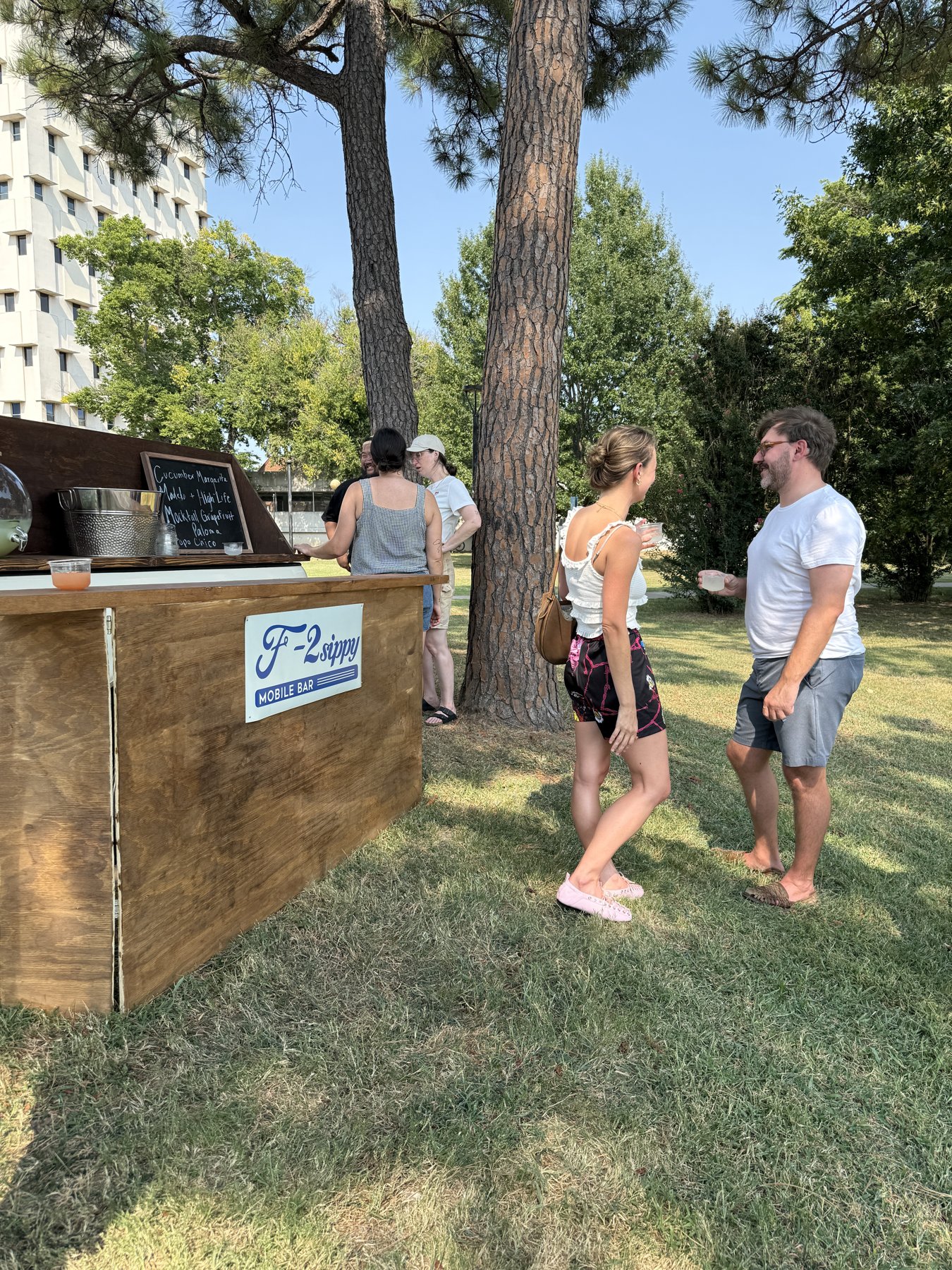 F-2 Sippy bar stand in the park